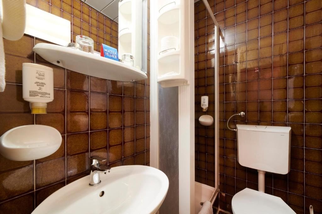 rooms-double-room-economy