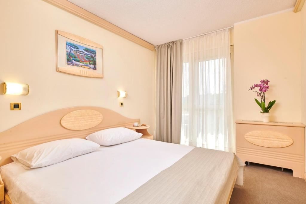 rooms-standard-suite-balcony