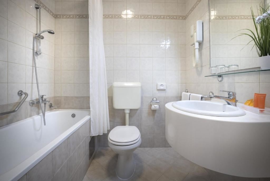 rooms-superior-room-seaside-balcony