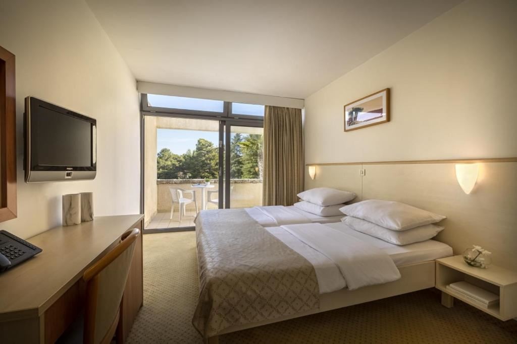 rooms-superior-room-balcony