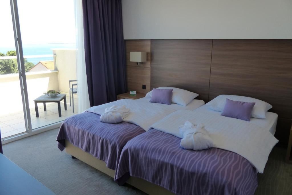 rooms-double-standard-room-seaside-balcony