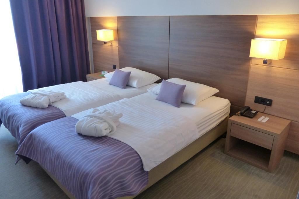 rooms-double-standard-room-seaside-balcony