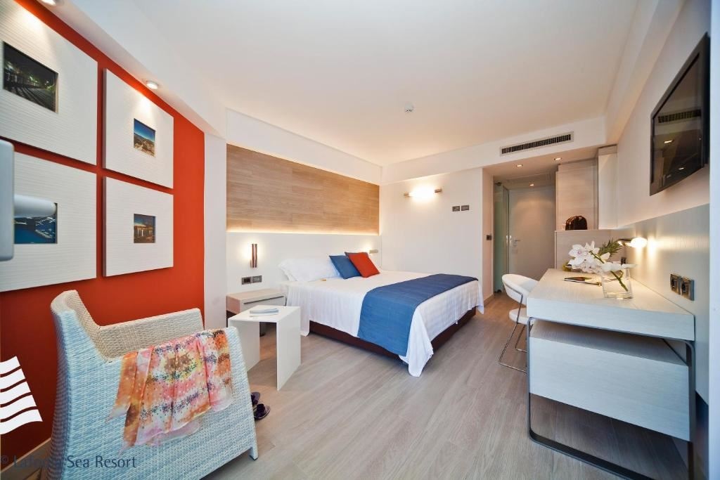 rooms-classic-room-seaside-balcony