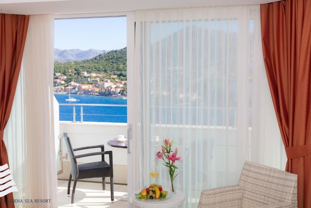 rooms-premium-room-seaside-balcony