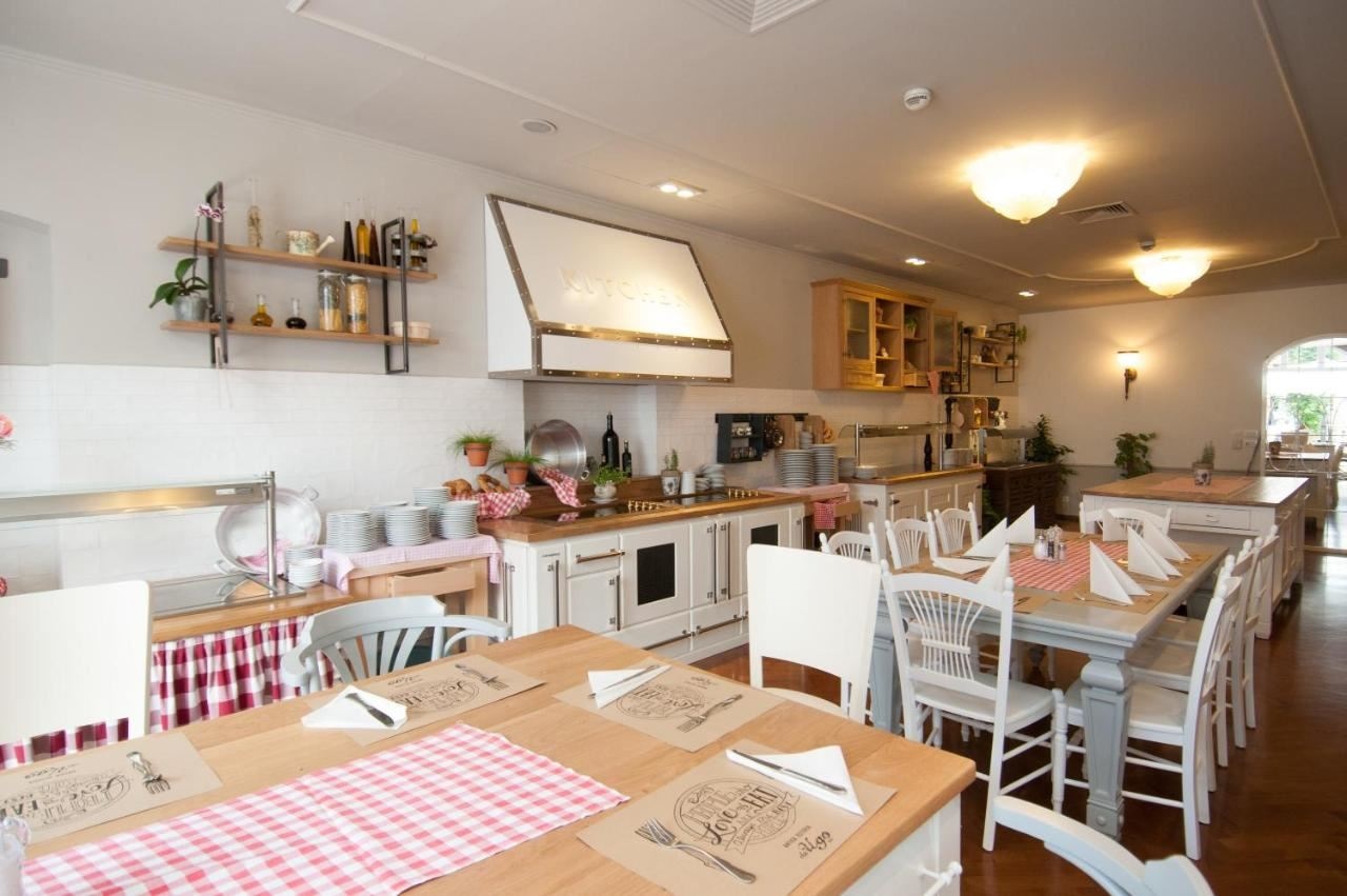 restaurants-restaurants