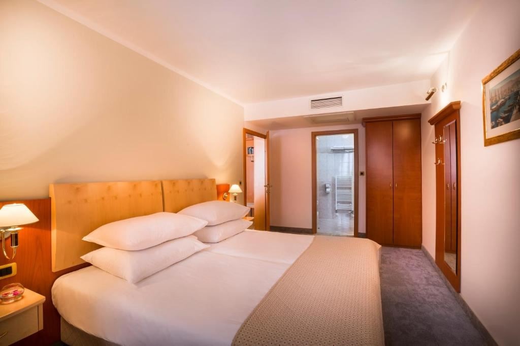 rooms-2-bedroom-superior-familysuite-seaside-balcony