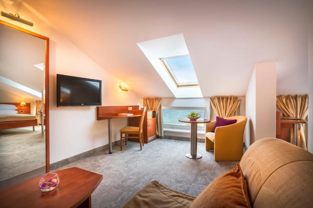 rooms-triple-classic-room-seaside