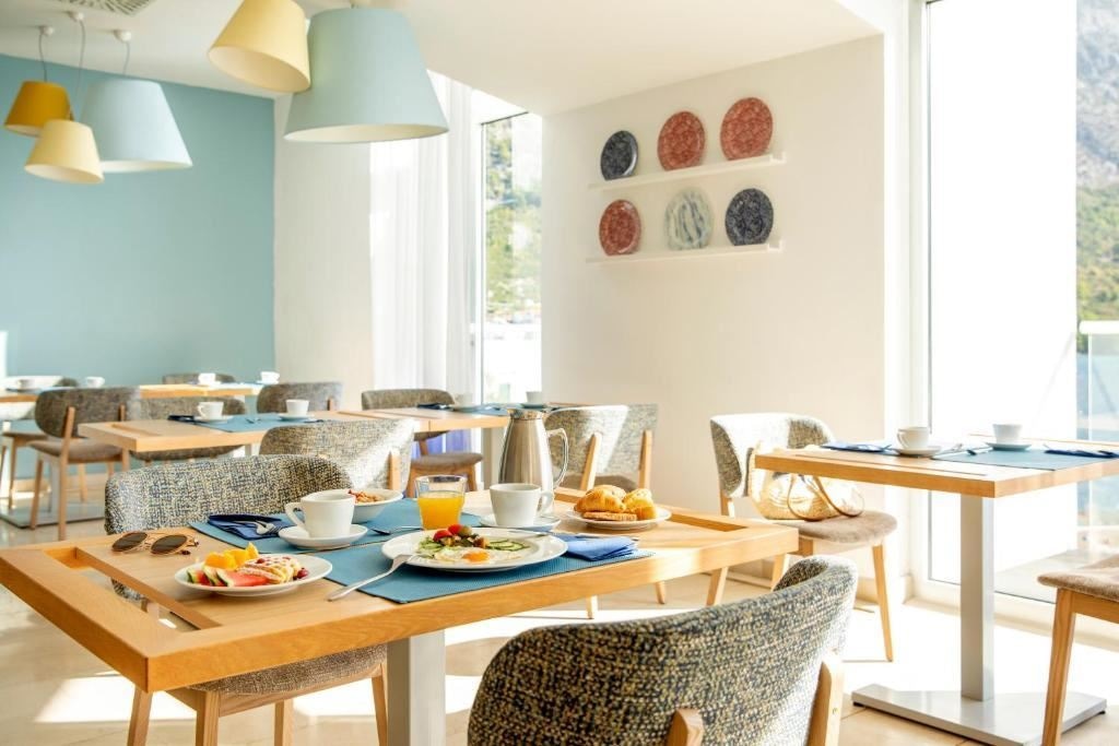 restaurants-main-building