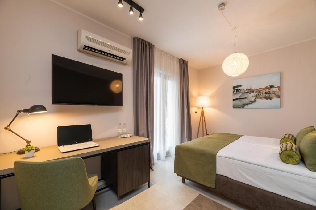 rooms-double-annex-room-balcony