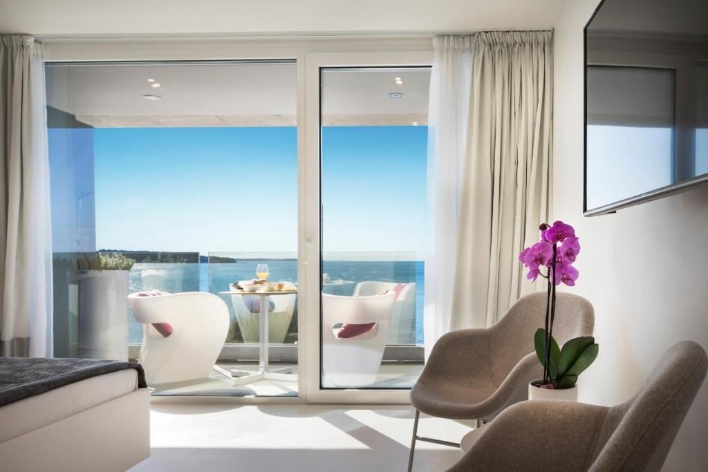 rooms-double-deluxe-room