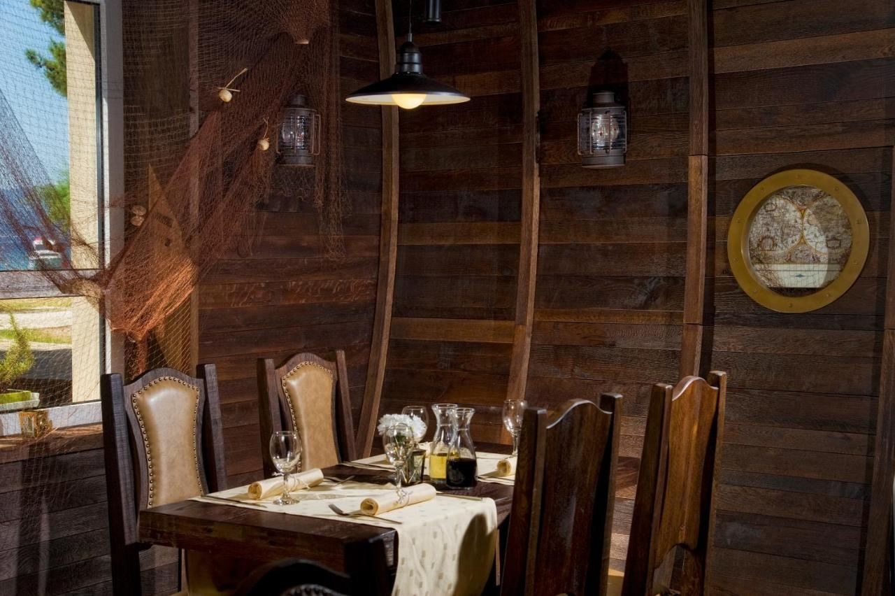 restaurants-restaurants