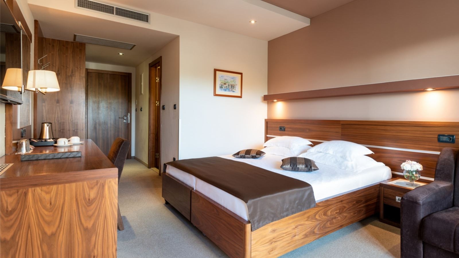 rooms-superior-room-seaside-balcony