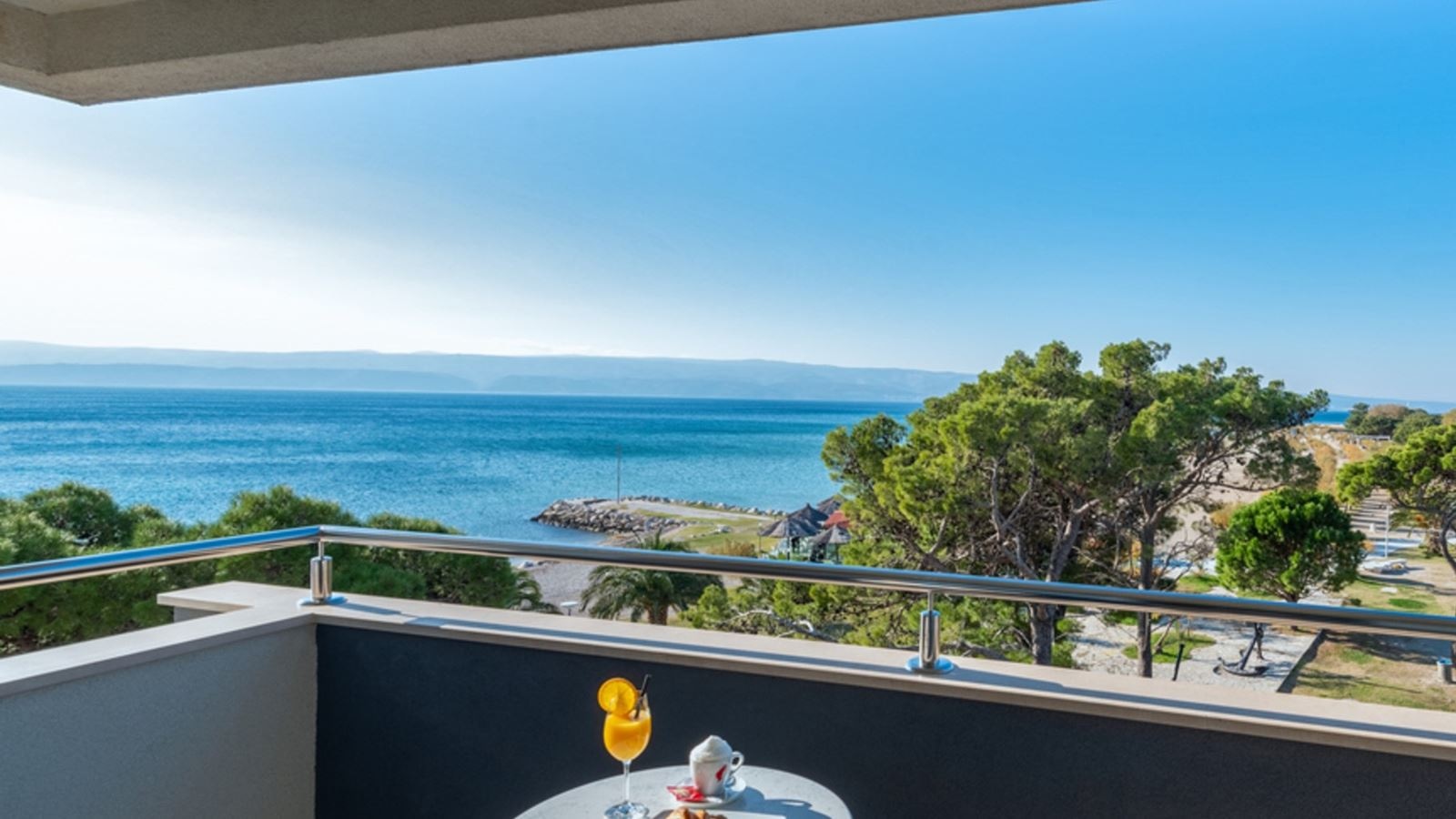 rooms-premium-room-seaview-balcony