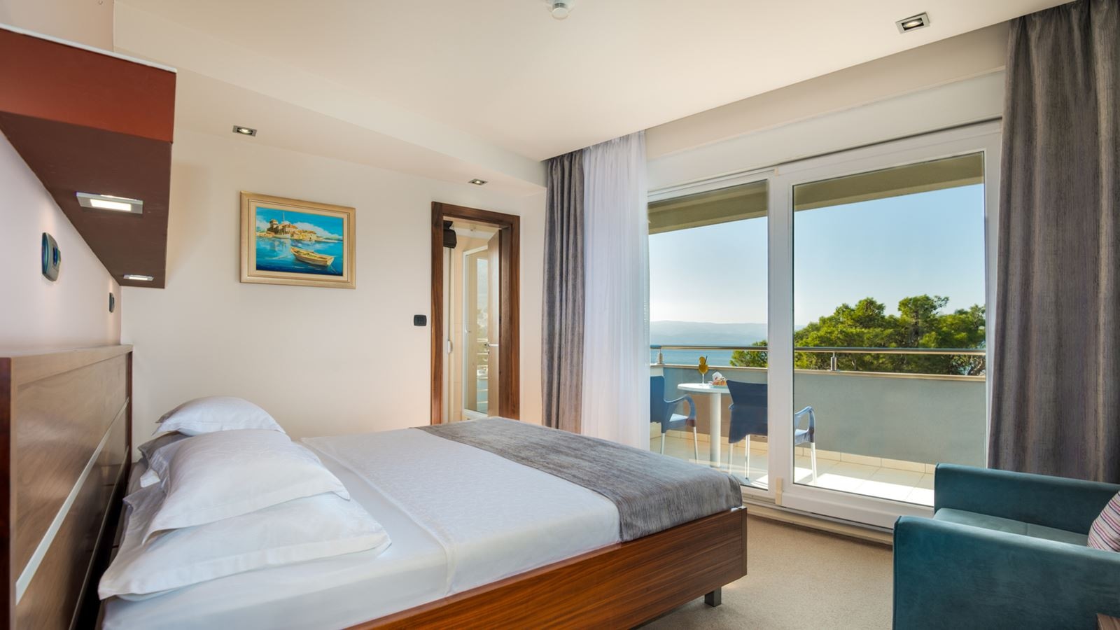 rooms-premium-room-seaview-balcony
