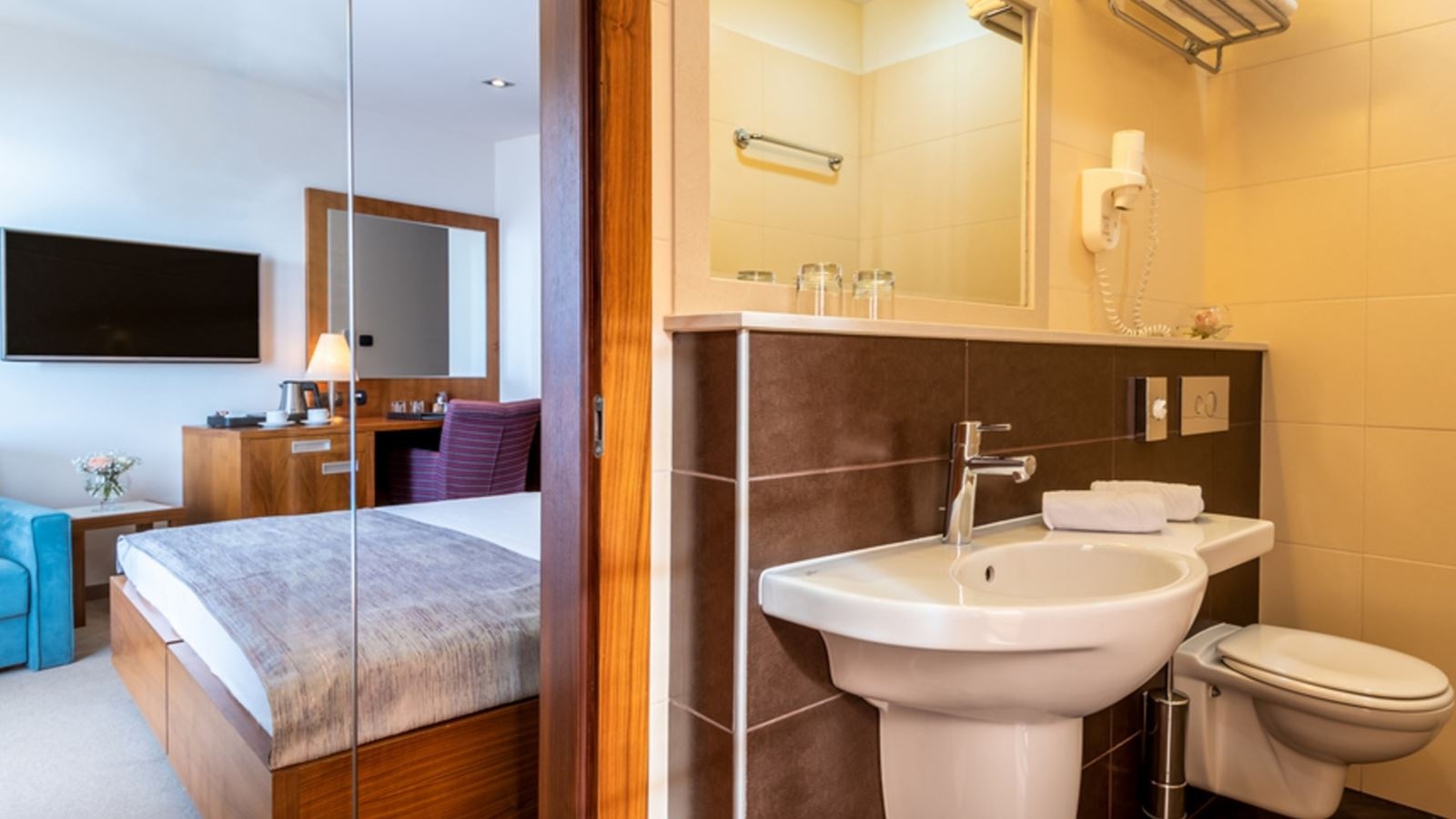 rooms-premium-room-seaview-balcony