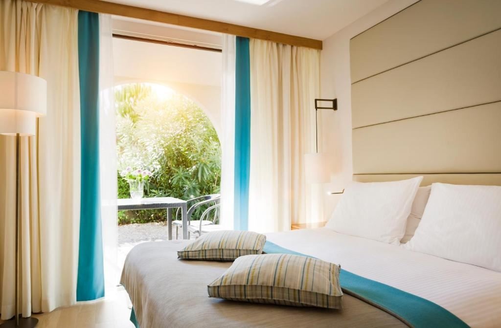 rooms-1-bedroom-apartment-gardenview-balcony