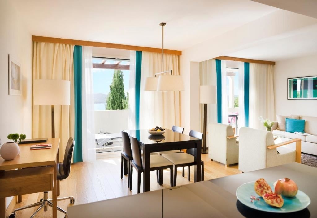 rooms-1-bedroom-apartment-seaview-balcony