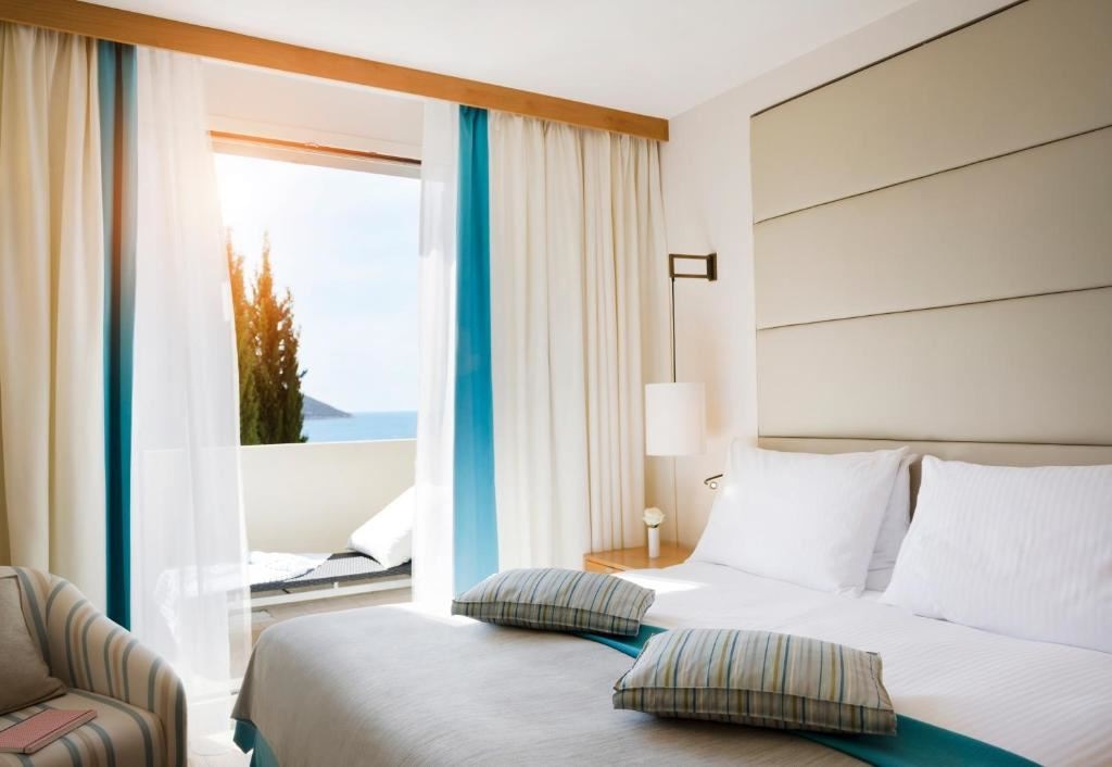 rooms-1-bedroom-apartment-seaview-balcony