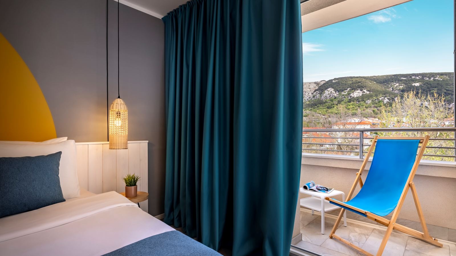 rooms-superior-room-seaview-balcony