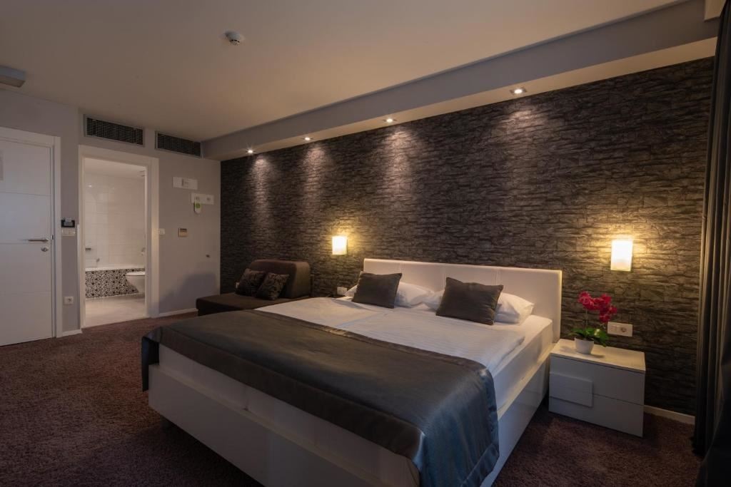 rooms-juniorsuite-seaview-balcony