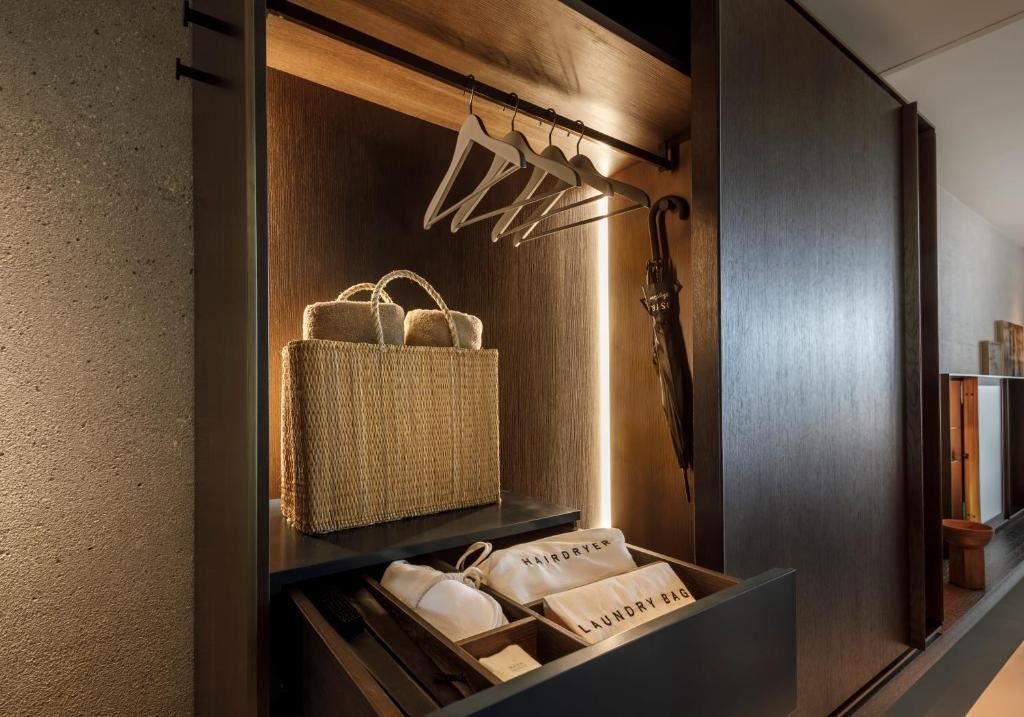 rooms-double-premium-room-seaview-balcony