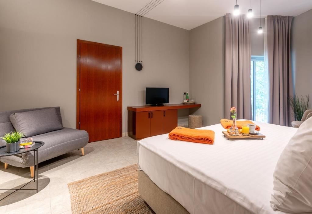 rooms-standard-room-frenchbalcony