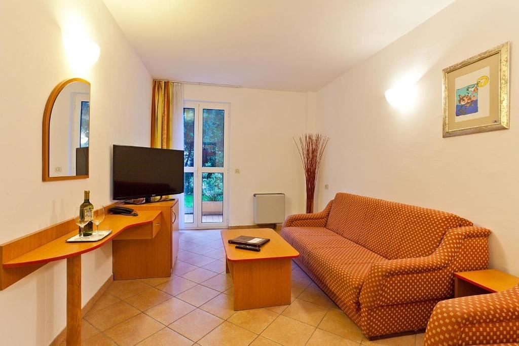 rooms-suite-balcony-or-terrace