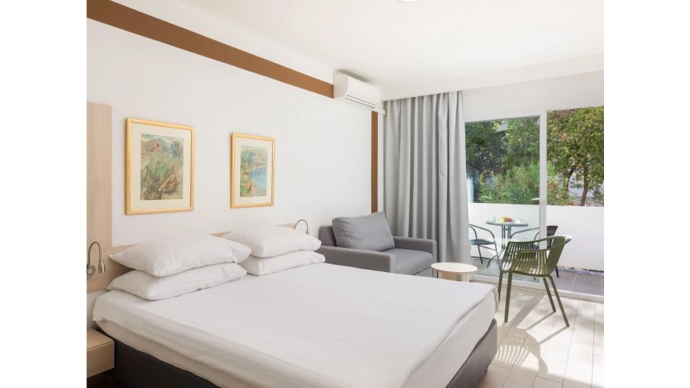 rooms-superior-room-balcony