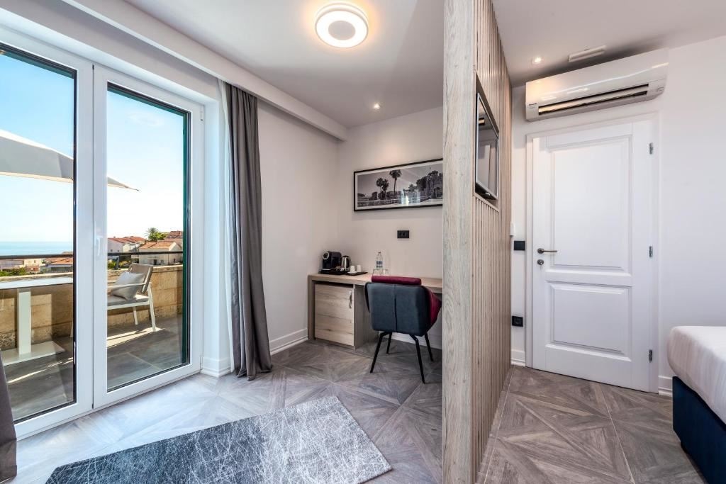 rooms-superior-room-sea-view-balcony-or-terrace