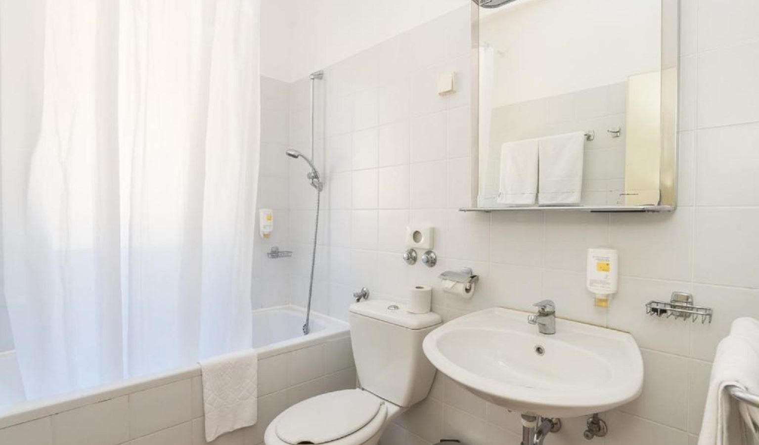 rooms-1-bedroom-apartment-park-view-balcony-economy