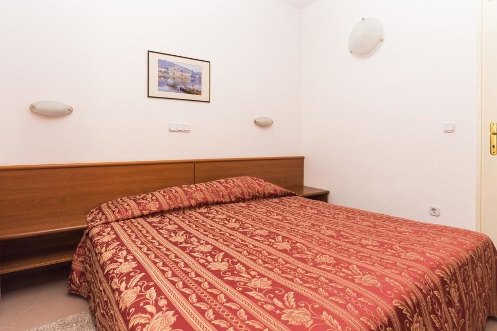 rooms-multiplebed-apartment-park-view-balcony-economy