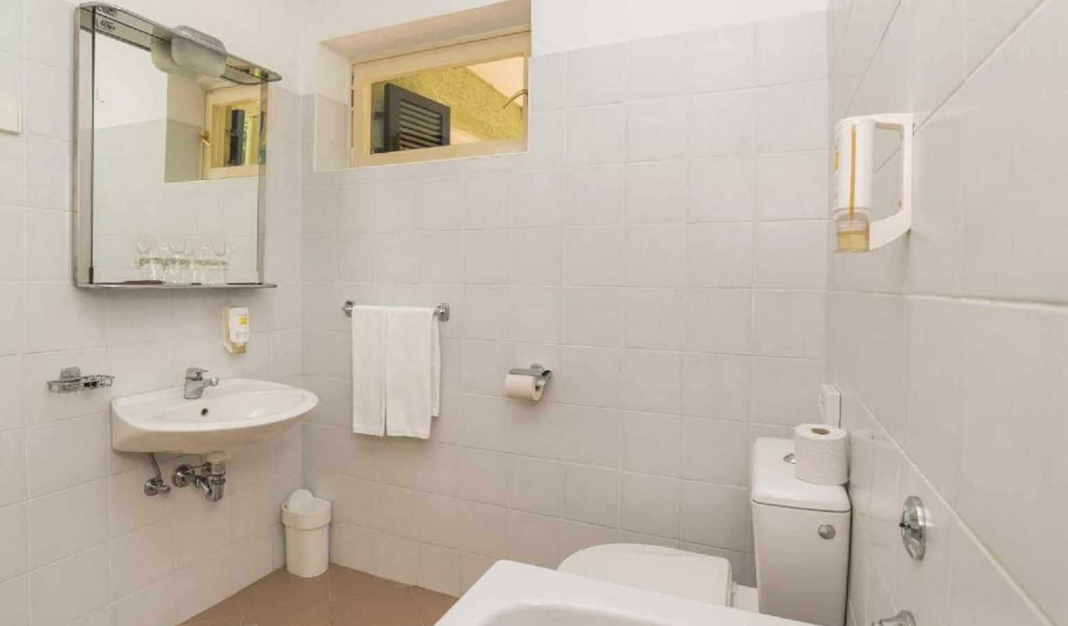 rooms-studio-park-view-balcony-economy