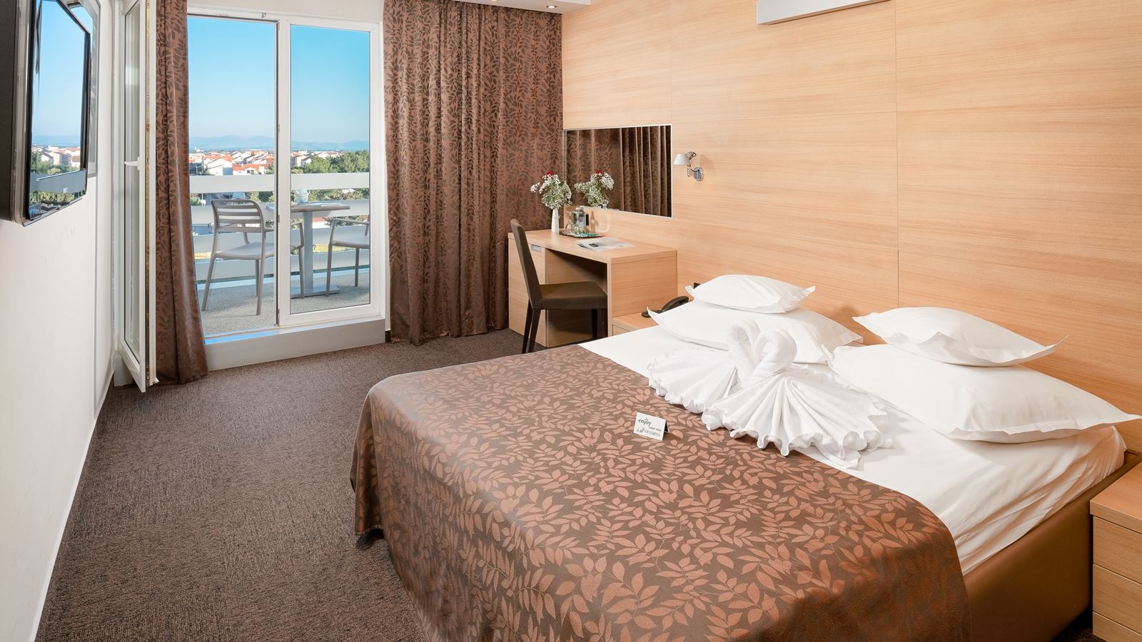 rooms-classic-room-balcony