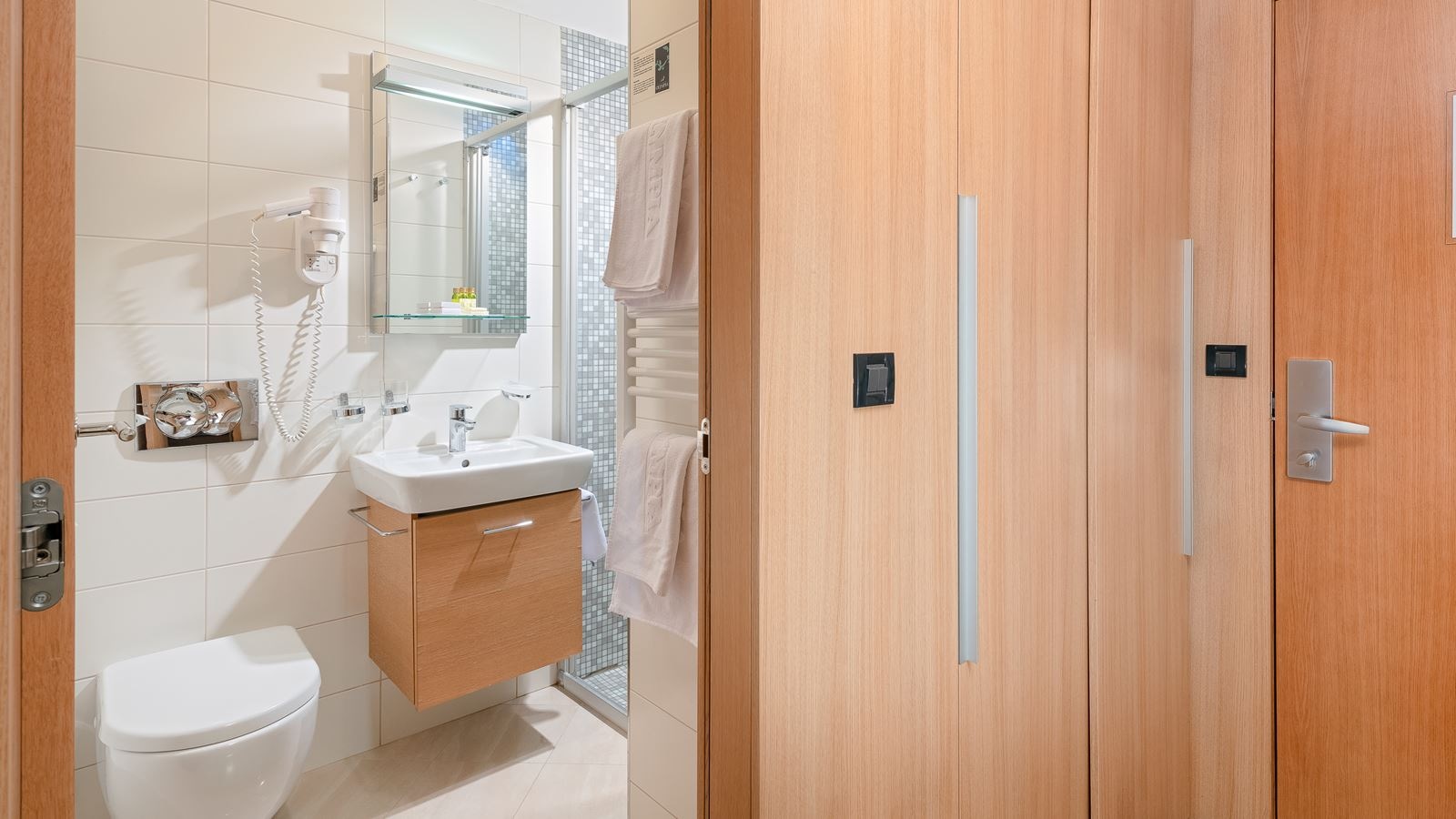 rooms-classic-room-balcony