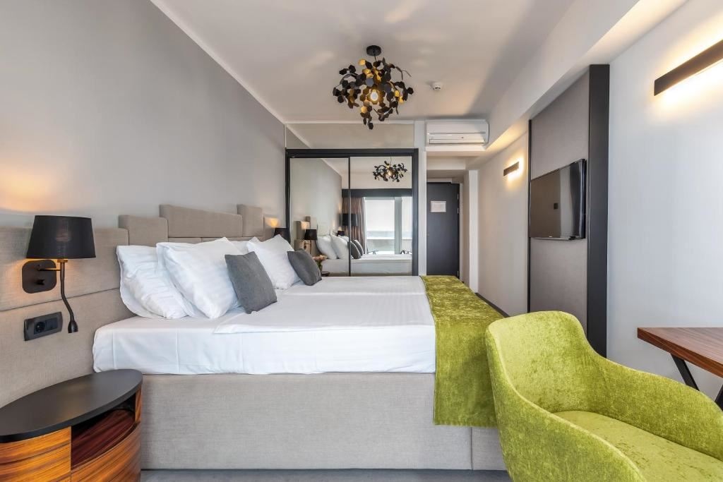 rooms-double-room-seaside-balcony