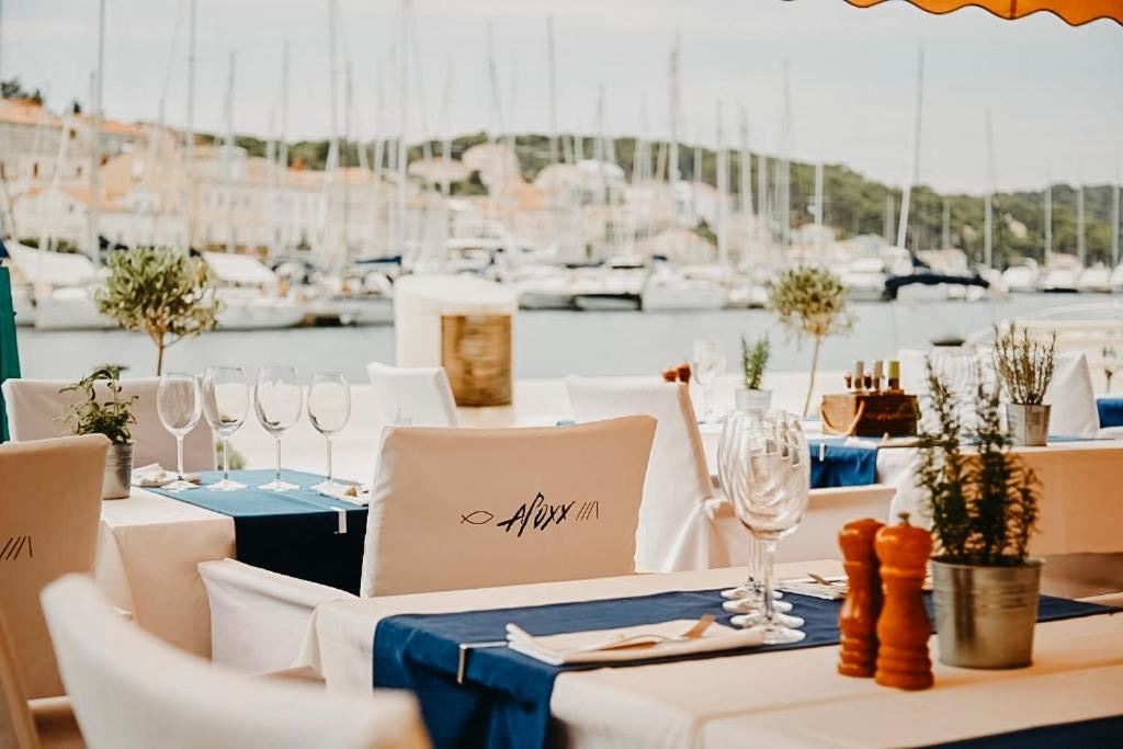 restaurants-restaurants