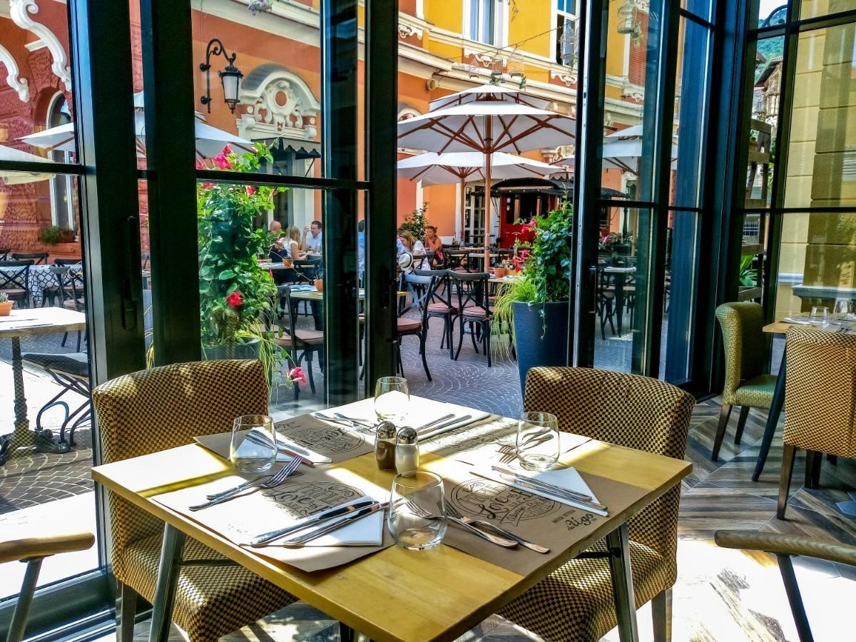 restaurants-restaurants