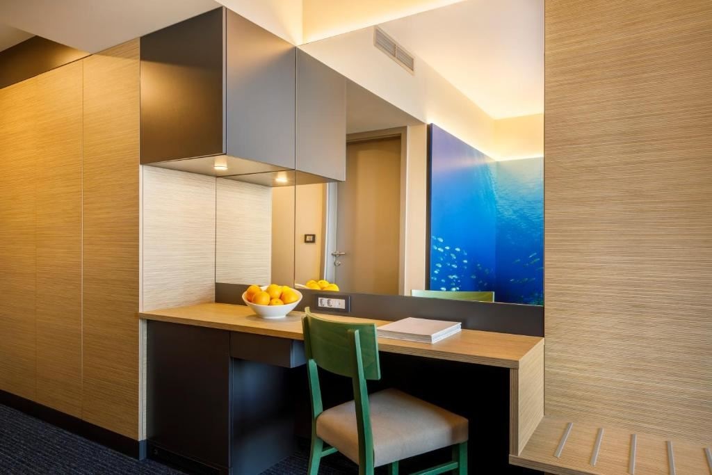 rooms-superior-room-seaview-balcony