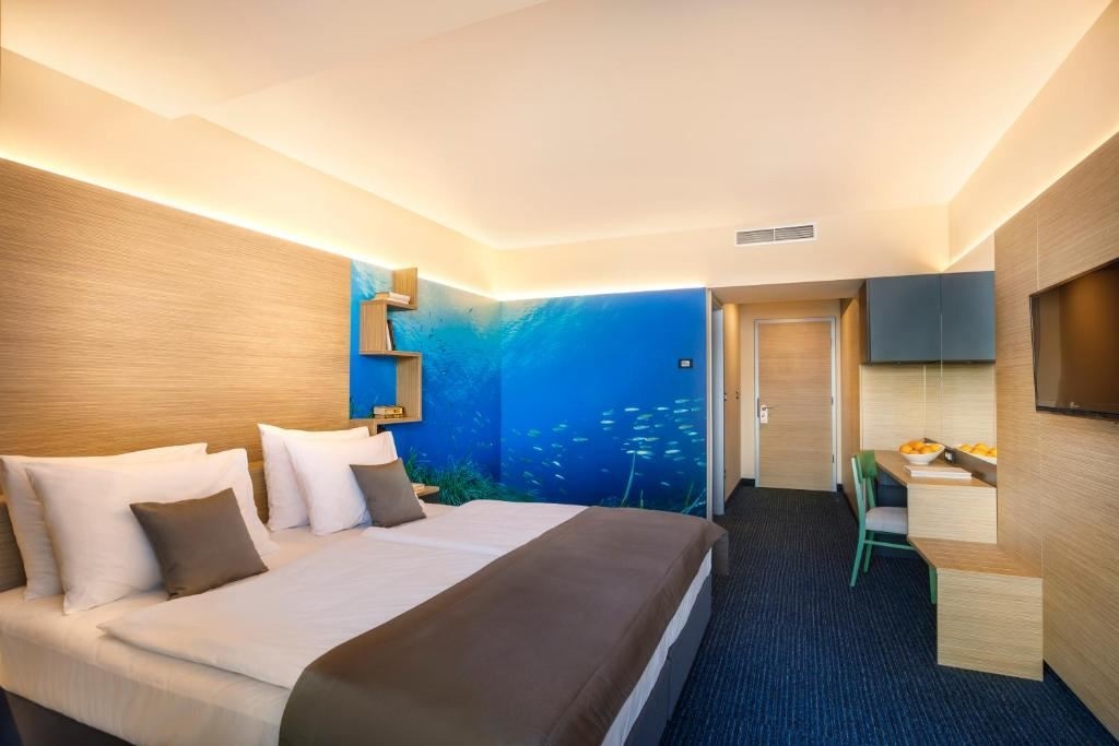 rooms-superior-room-seaview-balcony