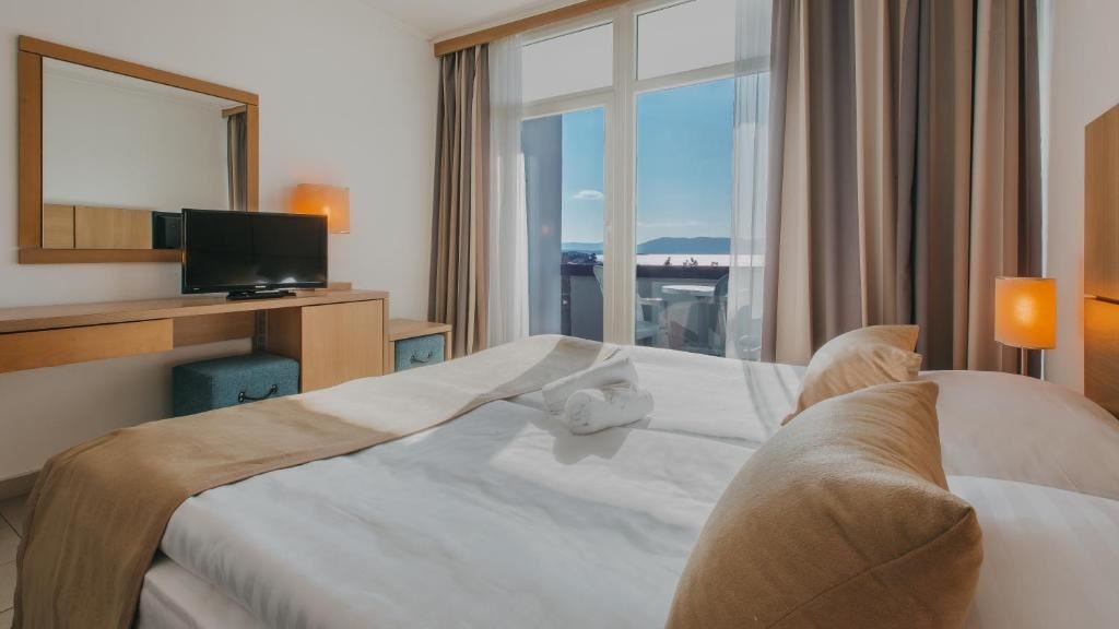 rooms-classic-room-park-view-balcony