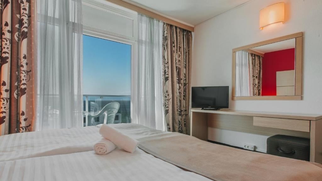 rooms-classic-room-park-view-balcony