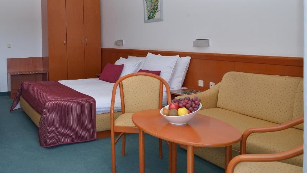 rooms-double-superior-room-lakeside-balcony