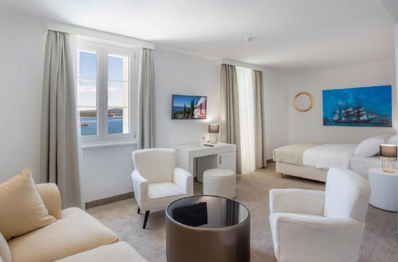 rooms-suite-seaview-balcony