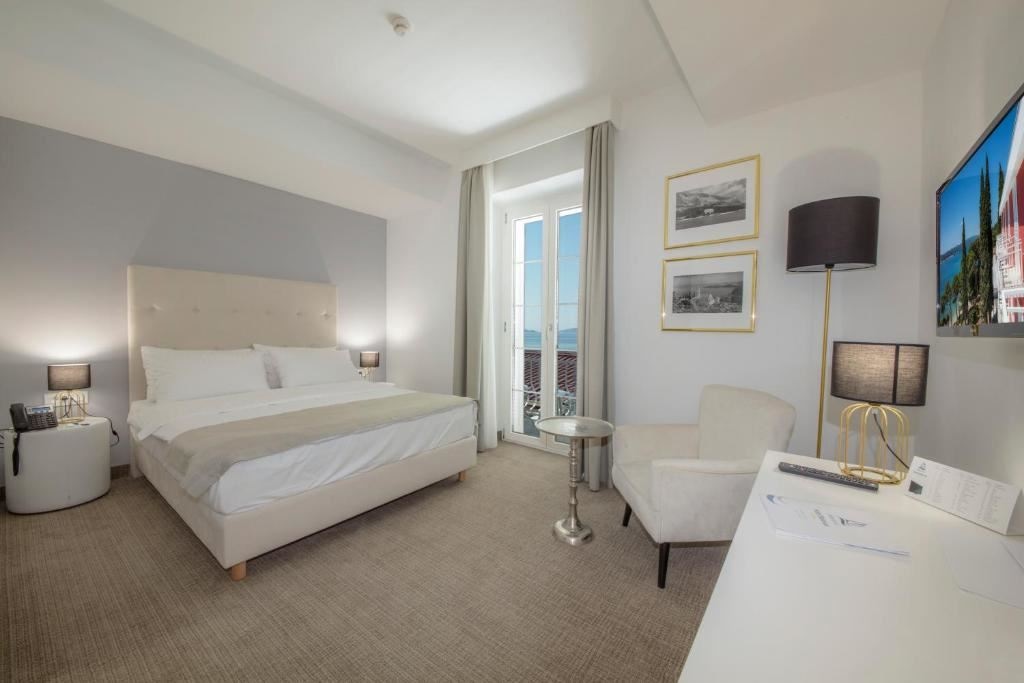 rooms-double-superior-room-seaview-balcony