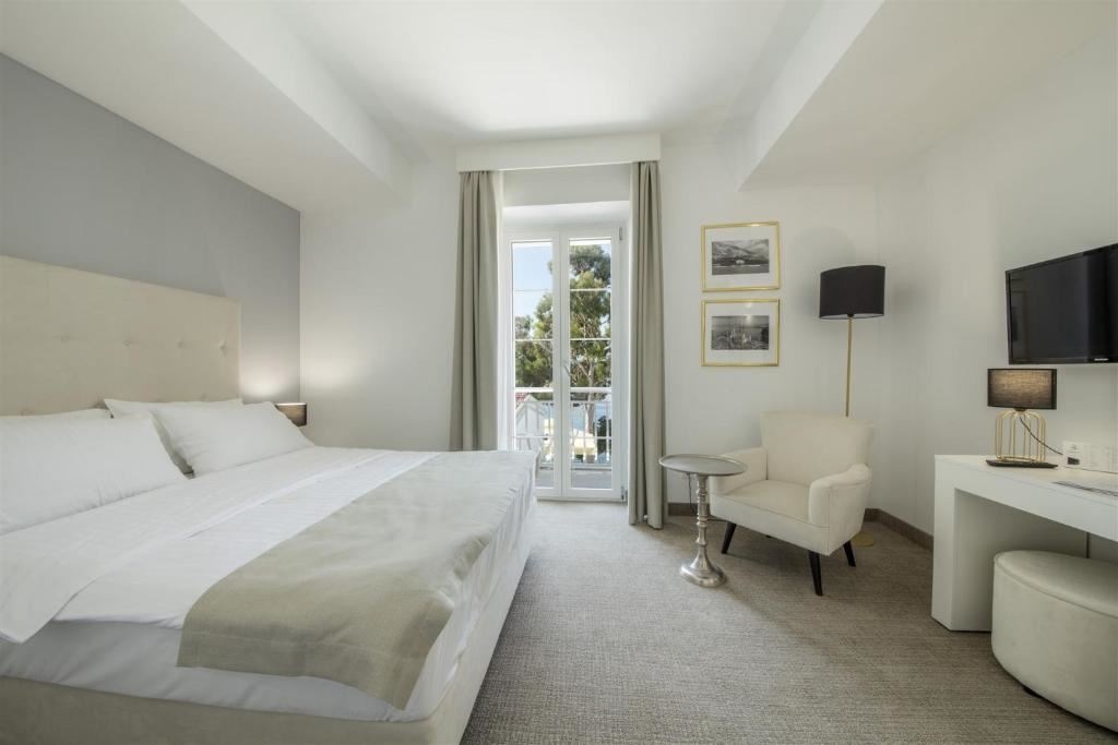 rooms-double-superior-room-seaview-balcony