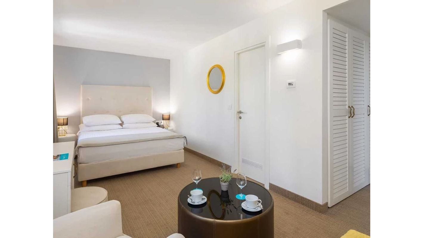 rooms-standard-room