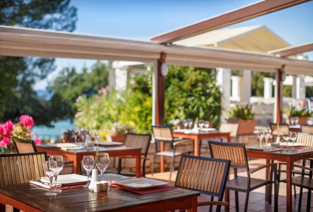 restaurants-restaurants