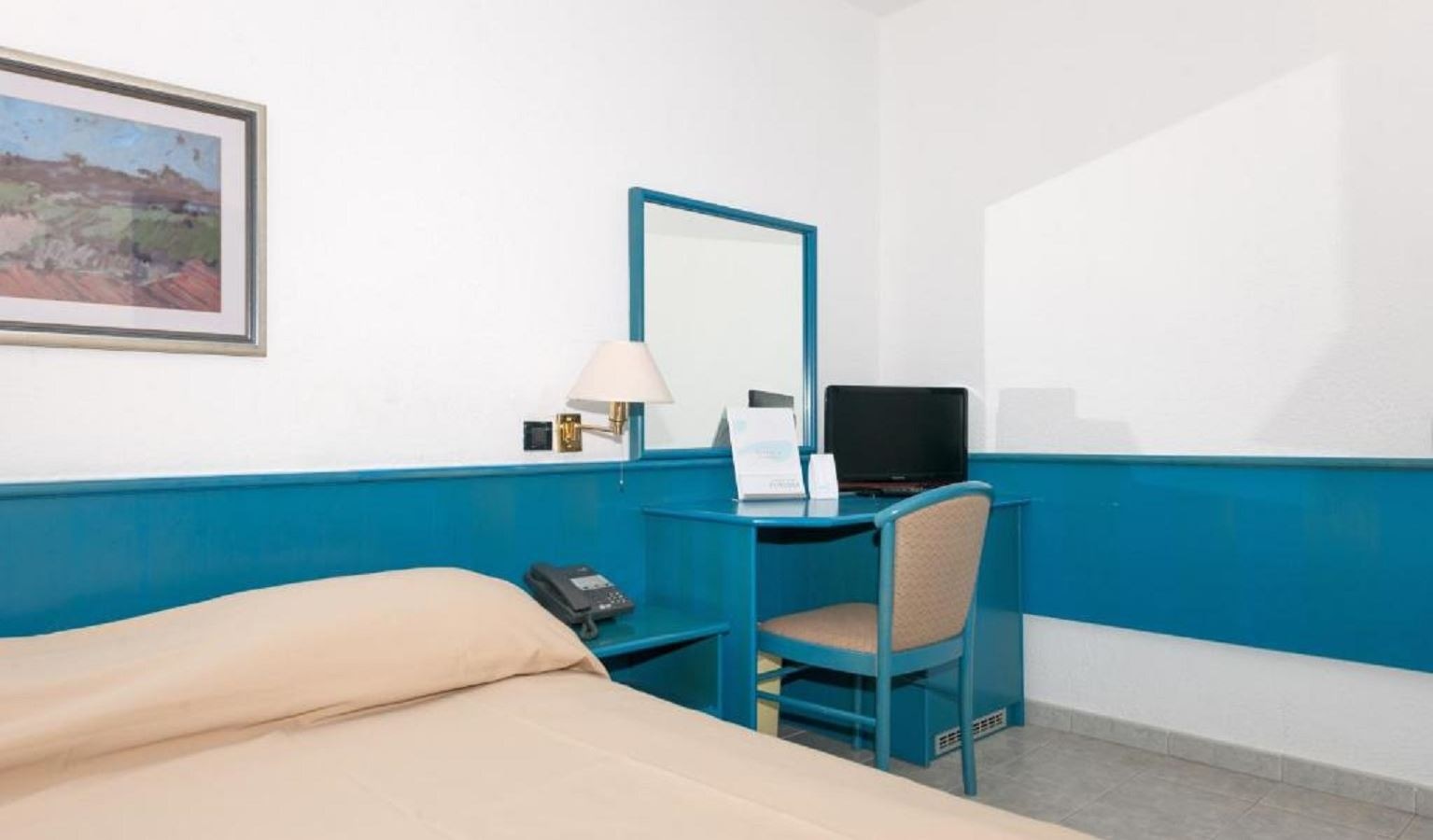 rooms-double-standard-room-seaside-balcony