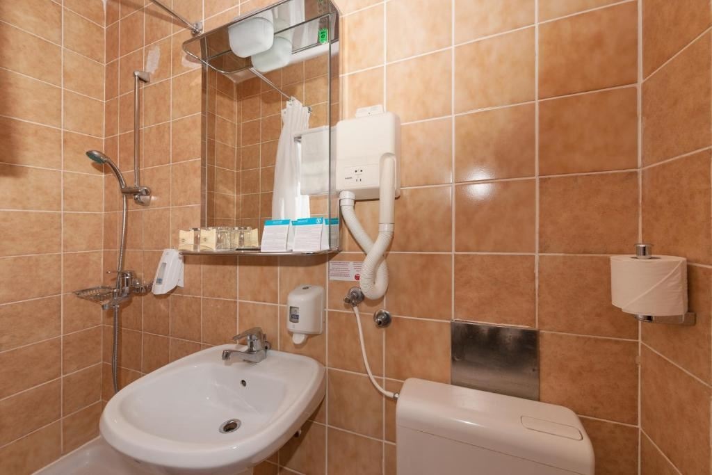 rooms-double-standard-room-seaside-balcony