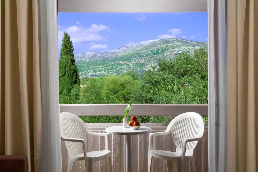 rooms-classic-room-park-view-balcony-or-terrace